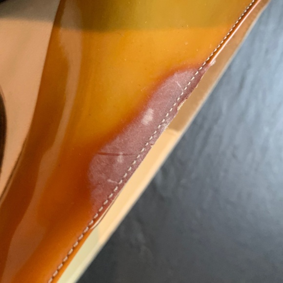 Vintage Two-Tone Peephole Pumps - Picture 5 of 15